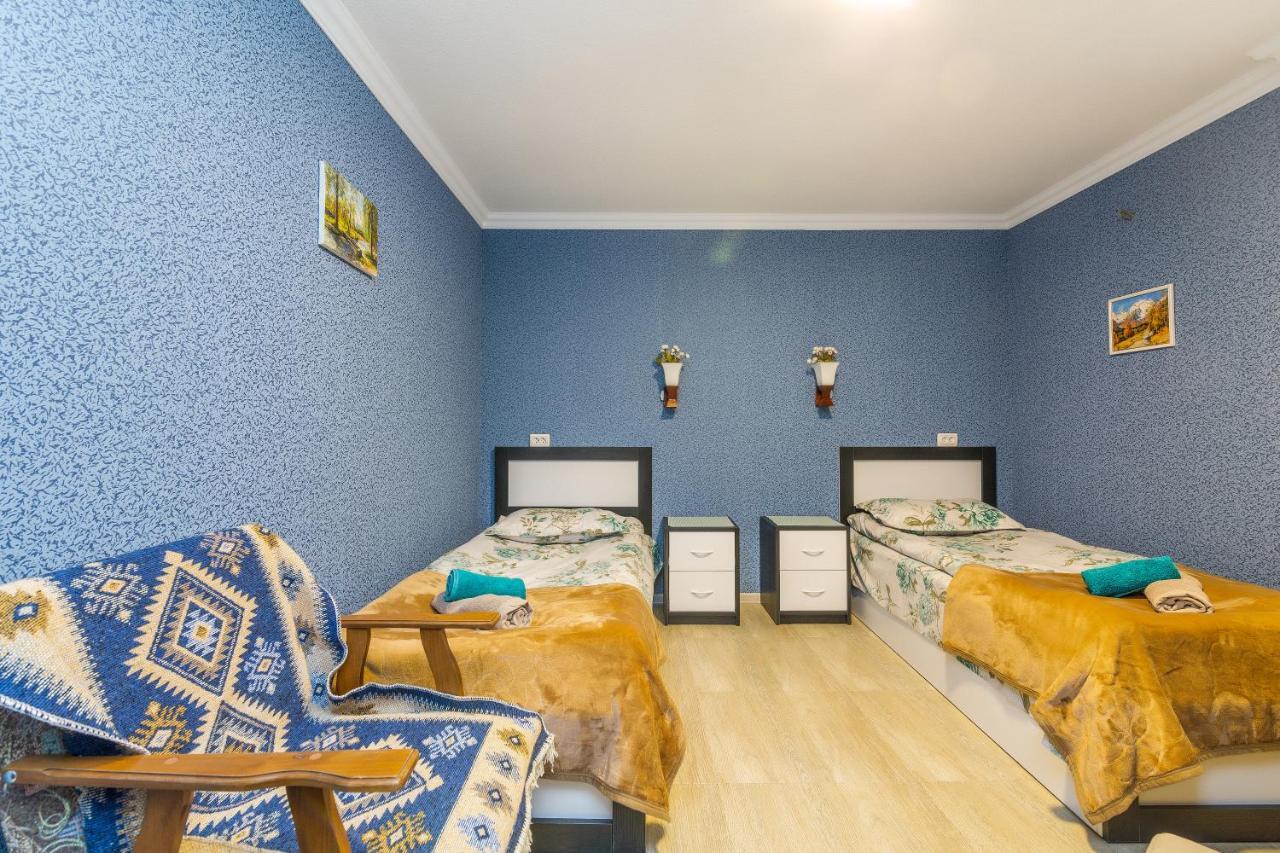 Guest House Poligloti Telavi Esterno foto